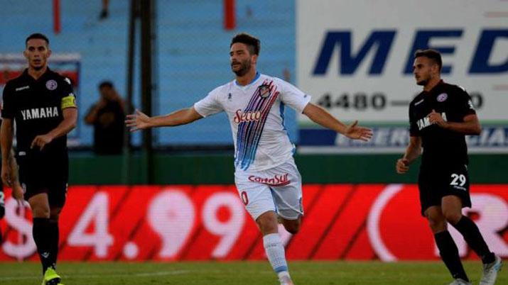Arsenal ganó y sueña por no descender