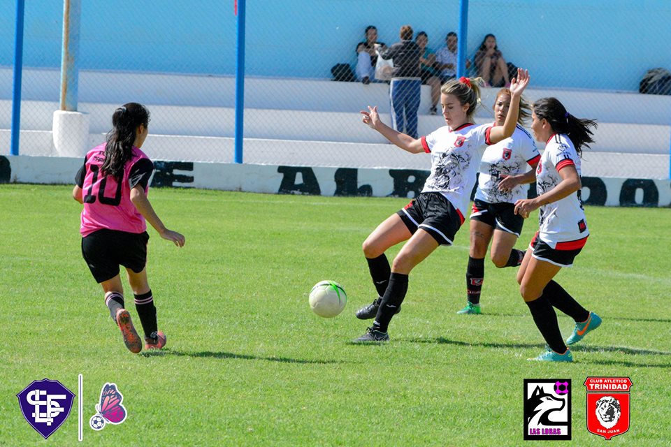Comenzo el futbol femenino