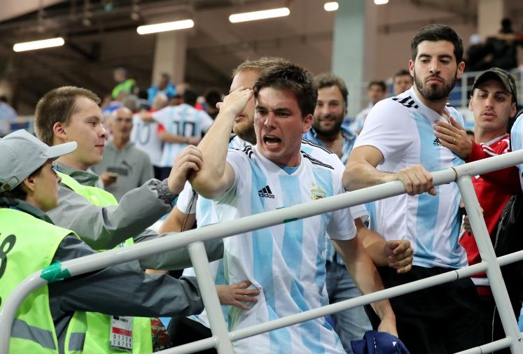 La bronca del hincha contra Sampaoli