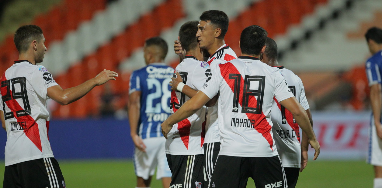 River aplastó a Godoy Cruz y logró su primer triunfo en el año