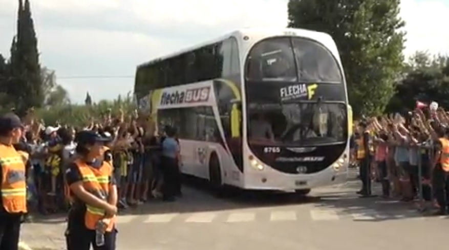 Boca llegó a San Juan y fue recibido por una multitud de hinchas