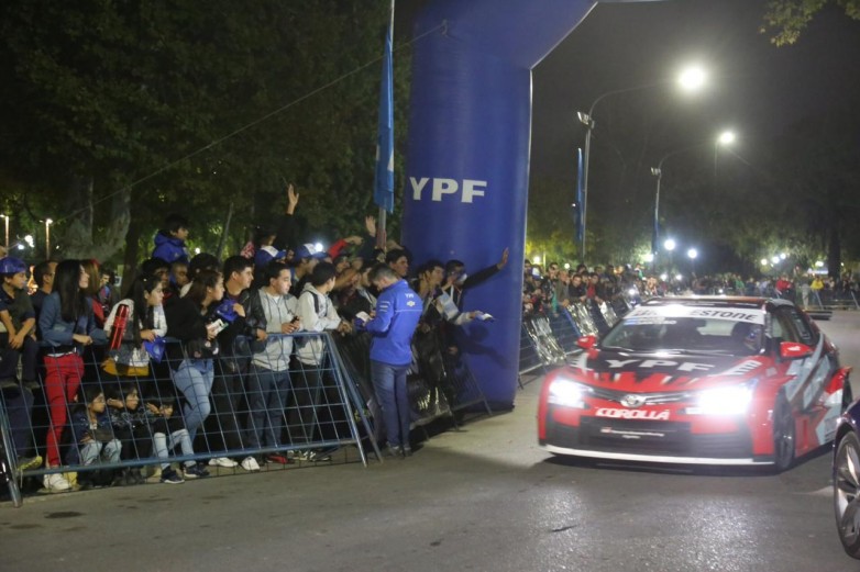 El Parque de Mayo sintió el rugir de los motores de Super TC 2000