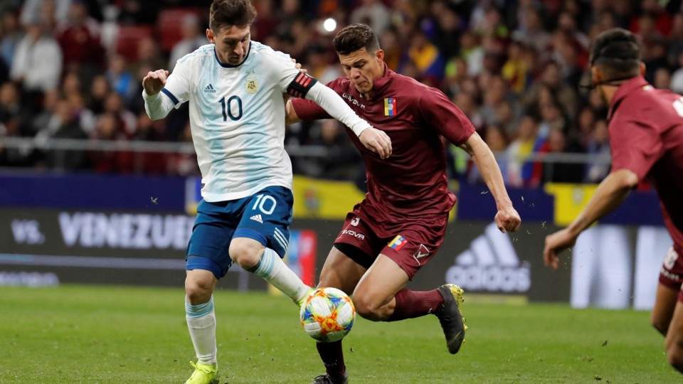 Copa América: Argentina enfrenta a Venezuela en busca de las semifinales