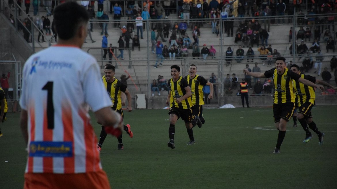 Se juegan las Superfinales del fútbol local: horarios y precios de las entradas