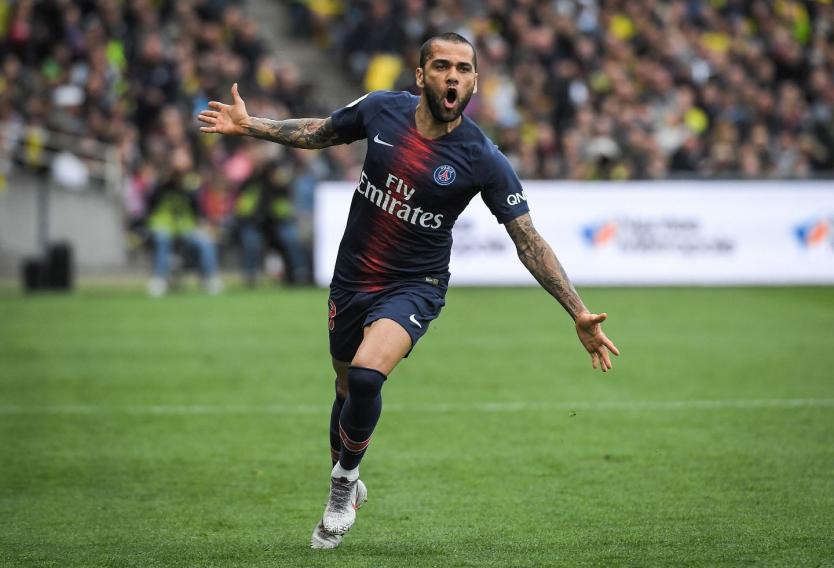 Dani Alves vuelve al fútbol brasileño y usará la número 10