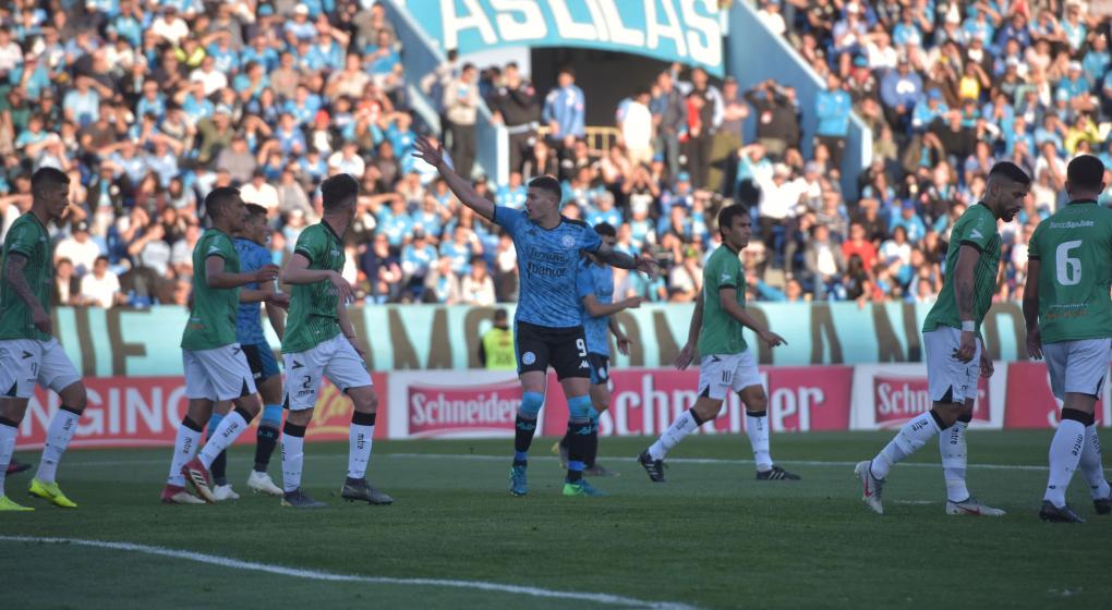 El verdinegro hace el debut de local ante Estudiantes (BA)