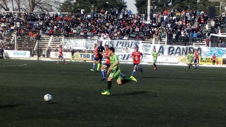 Peñarol no pudo aguantar el 2- 1 y Cipolletti llegó al empate