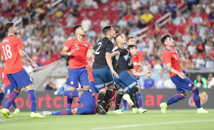 Argentina tuvo chances pero no pudo e igualó con Chile