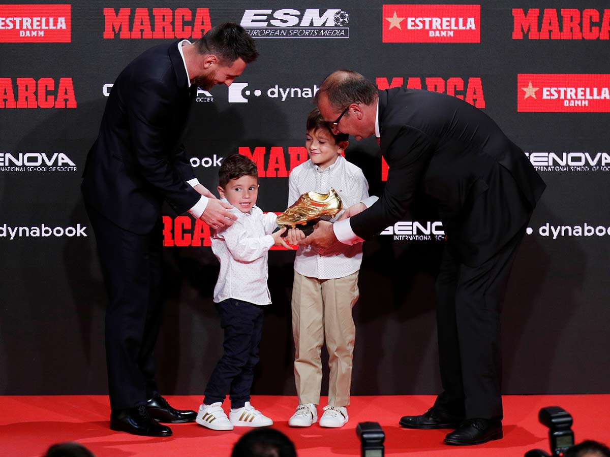 Thiago y Mateo le entregaron a Messi su sexto Botín de Oro