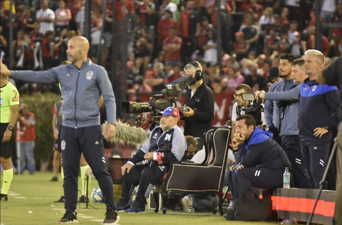 El Rey en su trono: el curioso regalo de Newell’s para Maradona