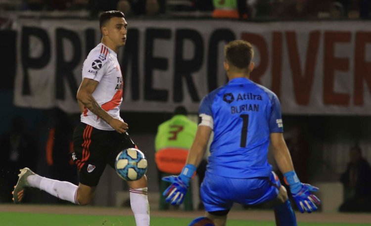 Un entonado River venció a Colón y se trepó a la punta