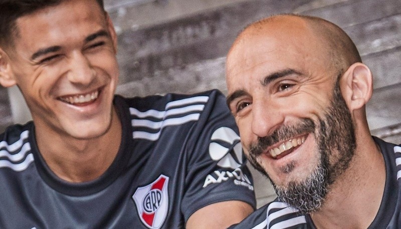 River presentó una nueva camiseta «exclusiva para campeones»