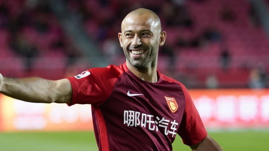 Verón viajó a China para acelerar la posible llegada de Mascherano a Estudiantes