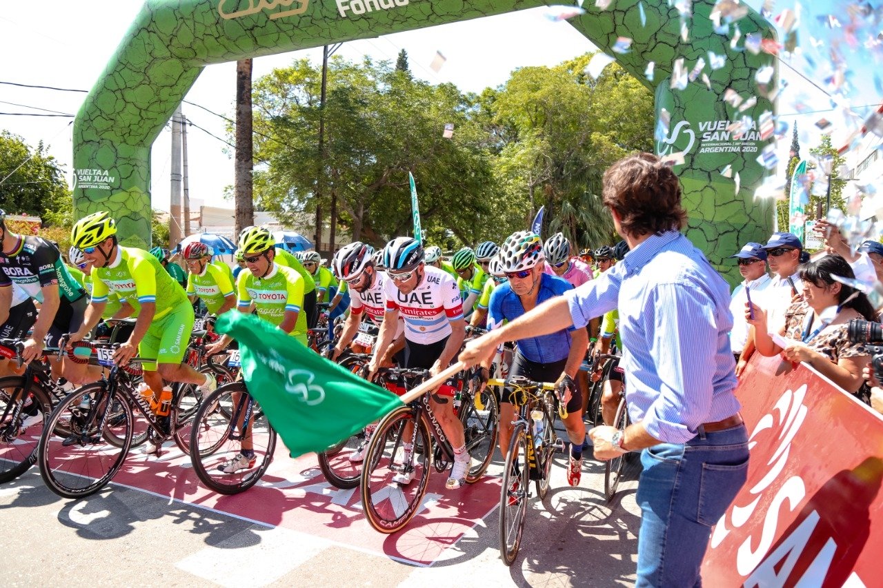 Cientos de ciclista aficionados pedalearon al lado de Peter Sagan