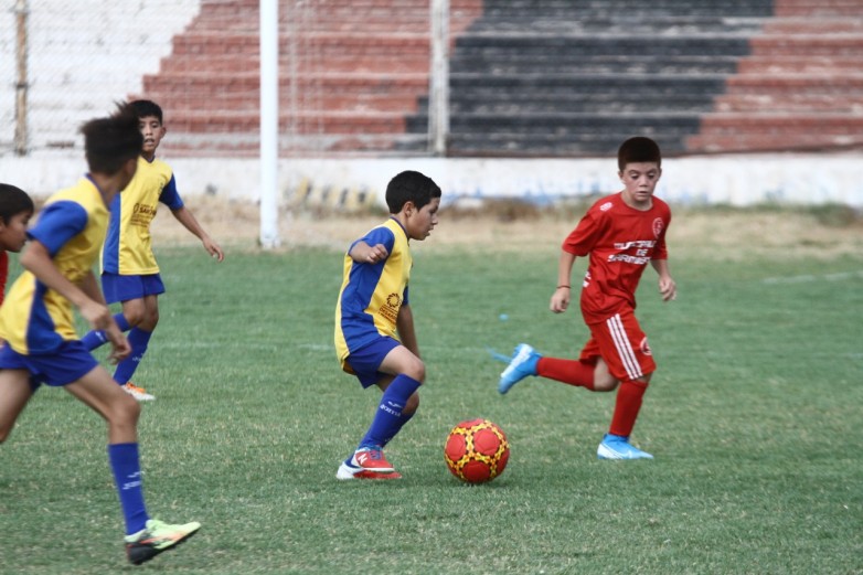 Con 3.200 participantes, el Mundialito continúa a pura competencia