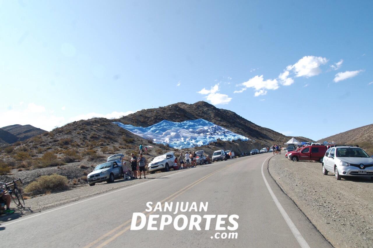 A pesar del calor, los fanáticos le pusieron todo el color a la quinta etapa