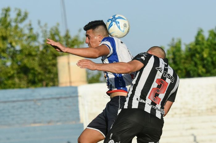 Peñarol y Cipolletti quedaron a mano en Chimbas