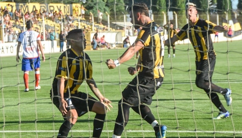 Peñarol sumó otra derrota y se hunde en el fondo