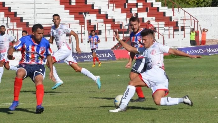 Peñarol rescató un empate en su visita a Las Heras ante Huracán