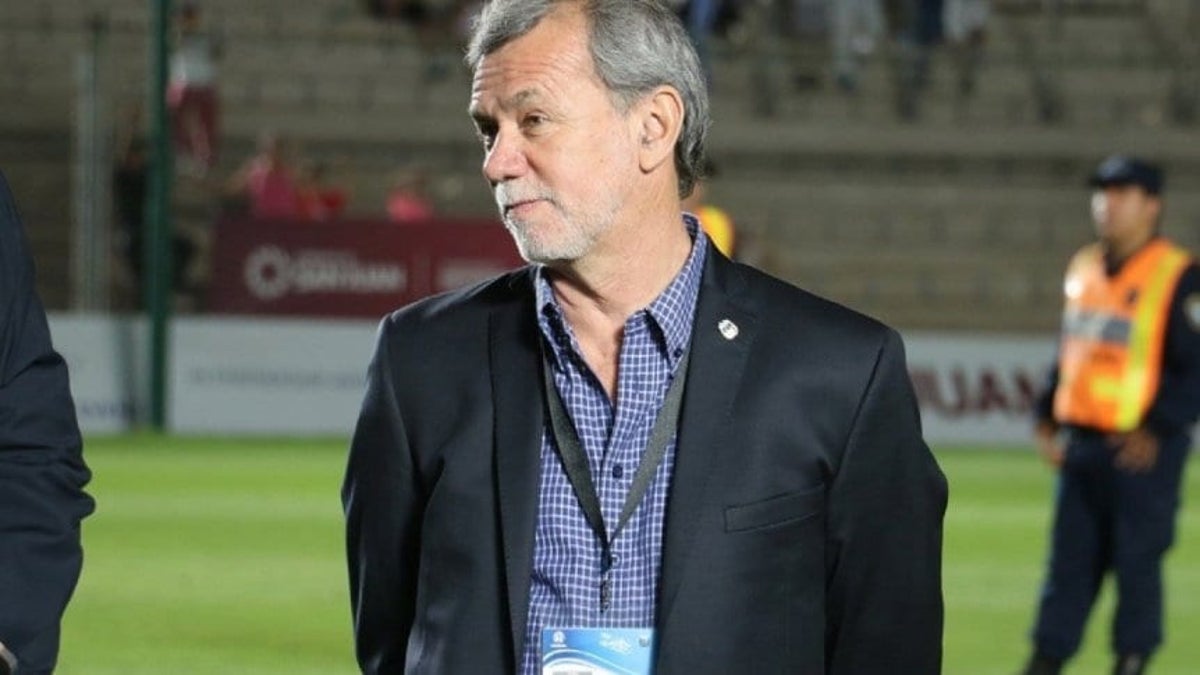 “Los jugadores que no quieran estar que se vayan“, dijo Miadosqui