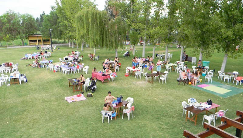 Habilitaron la actividad sociales en los camping y clubes de San Juan