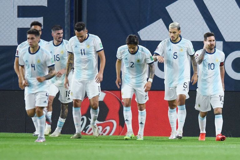 Argentina se mide ante Bolivia en la altura de La Paz: hora, TV y formaciones