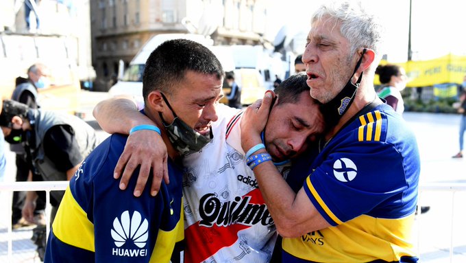 Multitudinario adiós: el pueblo despide a Maradona en Casa Rosada