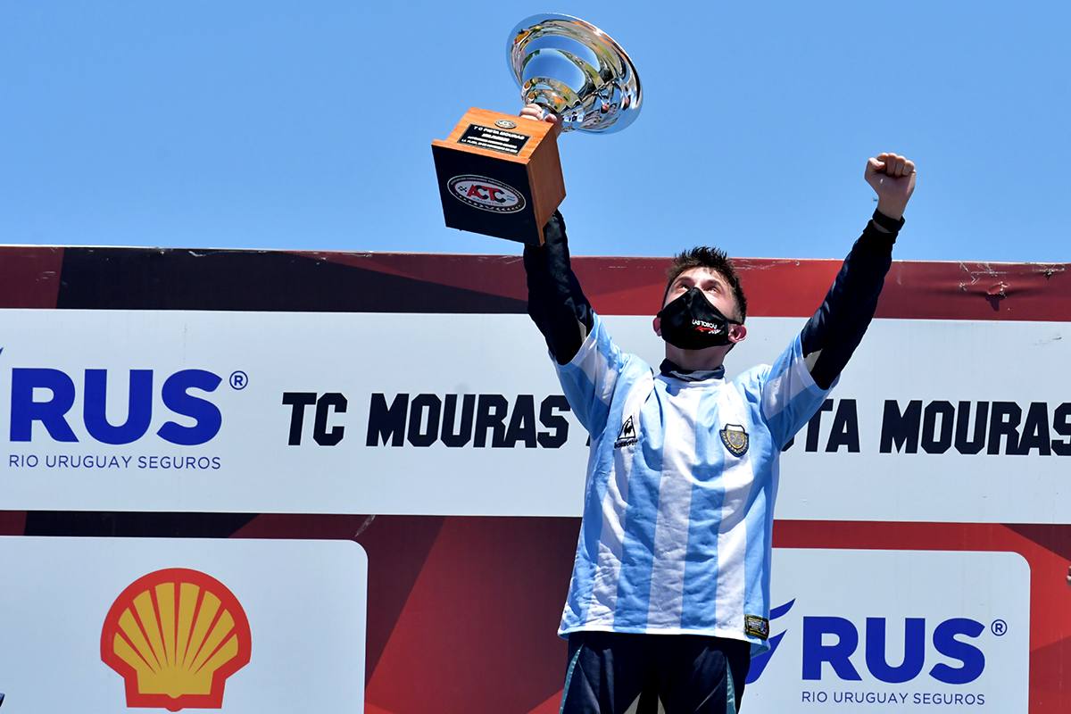 Tobías Martínez ganó en La Plata y quedó líder del campeonato