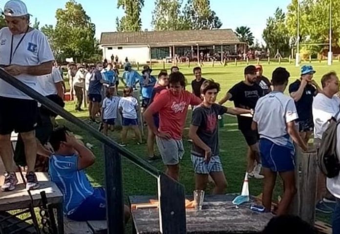 Polémica: en la vuelta del rugby, se respetó poco el protocolo