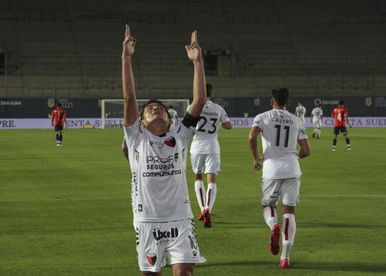 Con el Pulga Rodríguez como figura, Colón venció 2-0 a Independiente