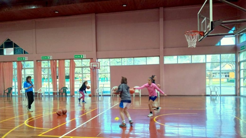 El básquetbol femenino de San Juan trabaja para mejorar en Binacionales