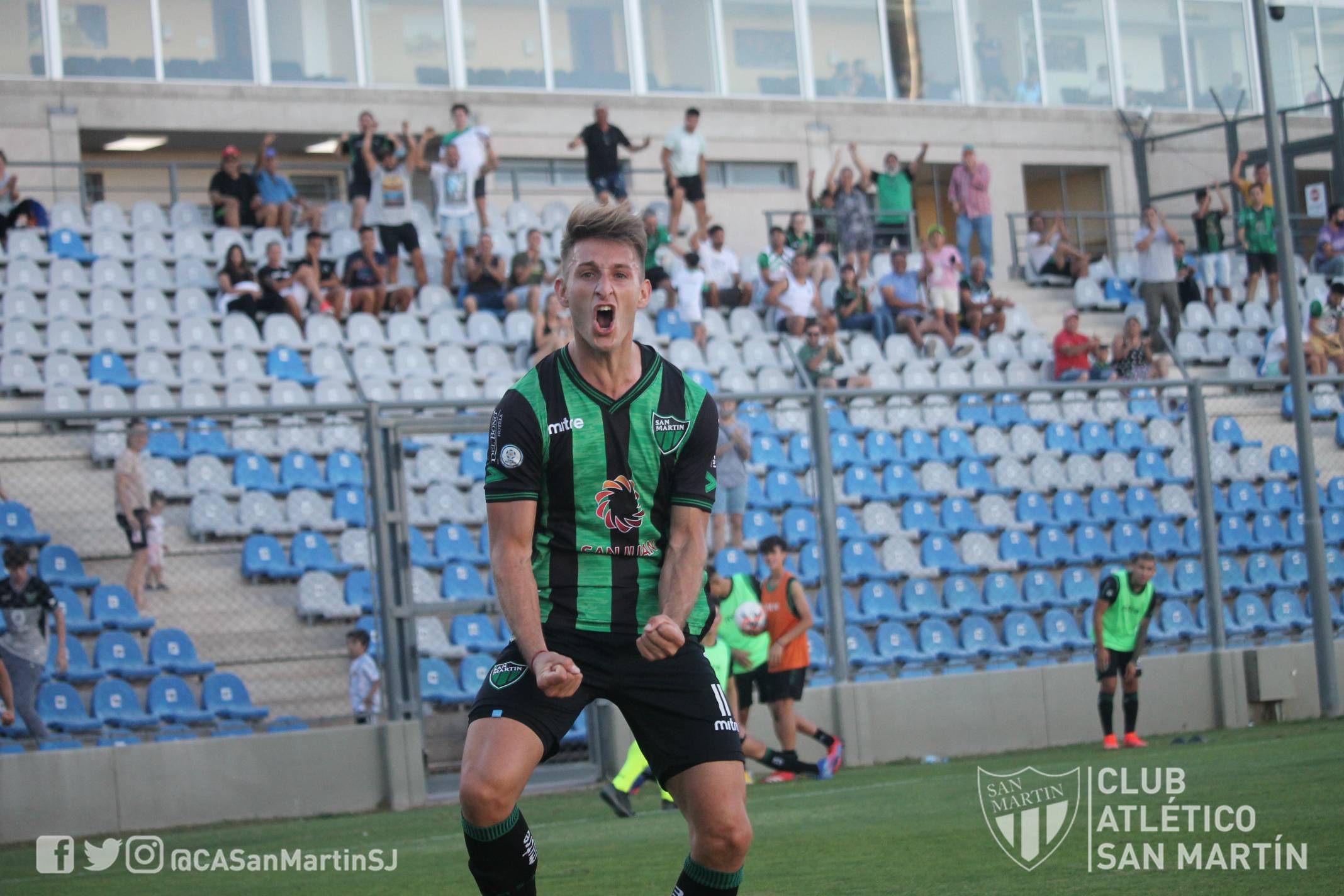 San Martín se hizo fuerte en el Bicentenario y goleó a Temperley
