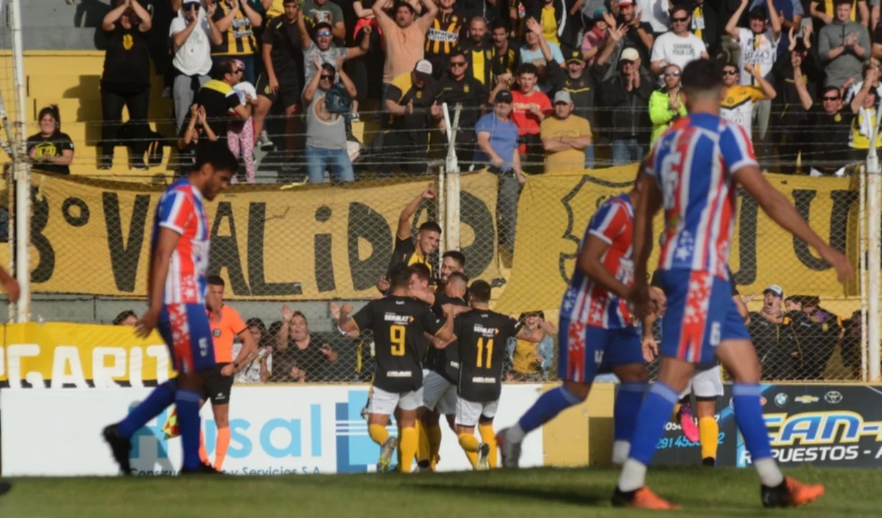 Peñarol fue goleado en su visita a Bahía Blanca: cayó ante Olimpo por 5 a 0