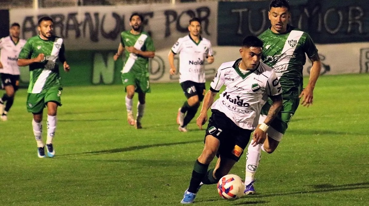 Desamparados fue goleado por V. Mitre en su visita a Bahía Blanca