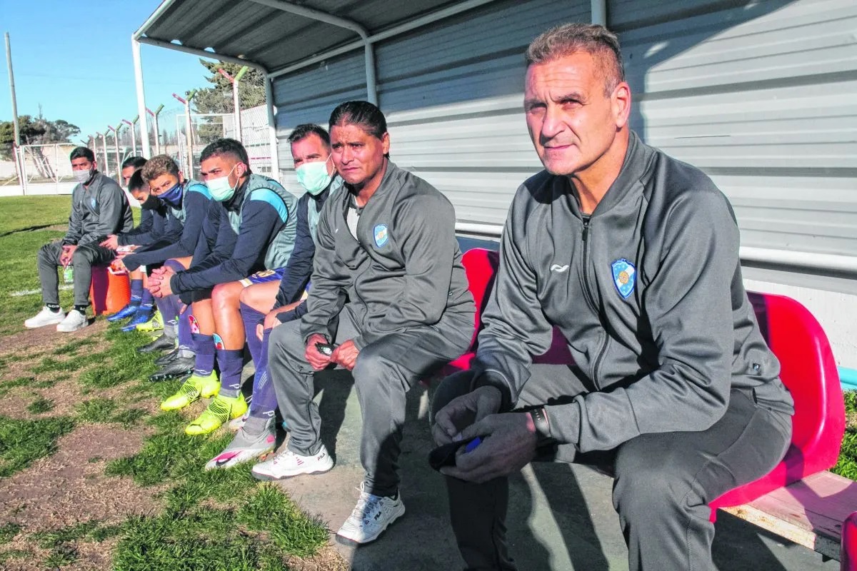 Luis Islas suena para dirigir Desamparados