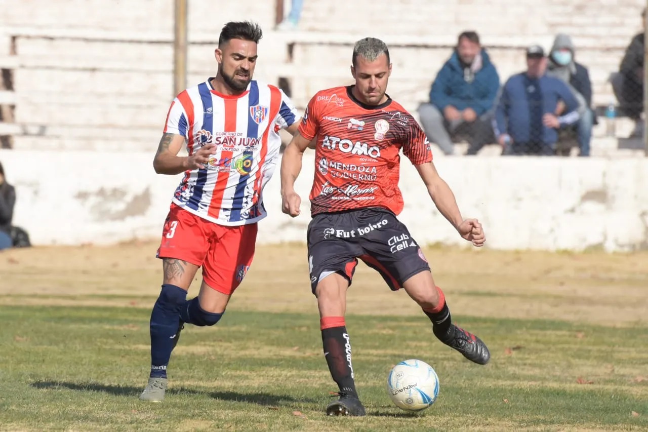 Huracán Las Heras y Peñarol empataron en un flojo partido