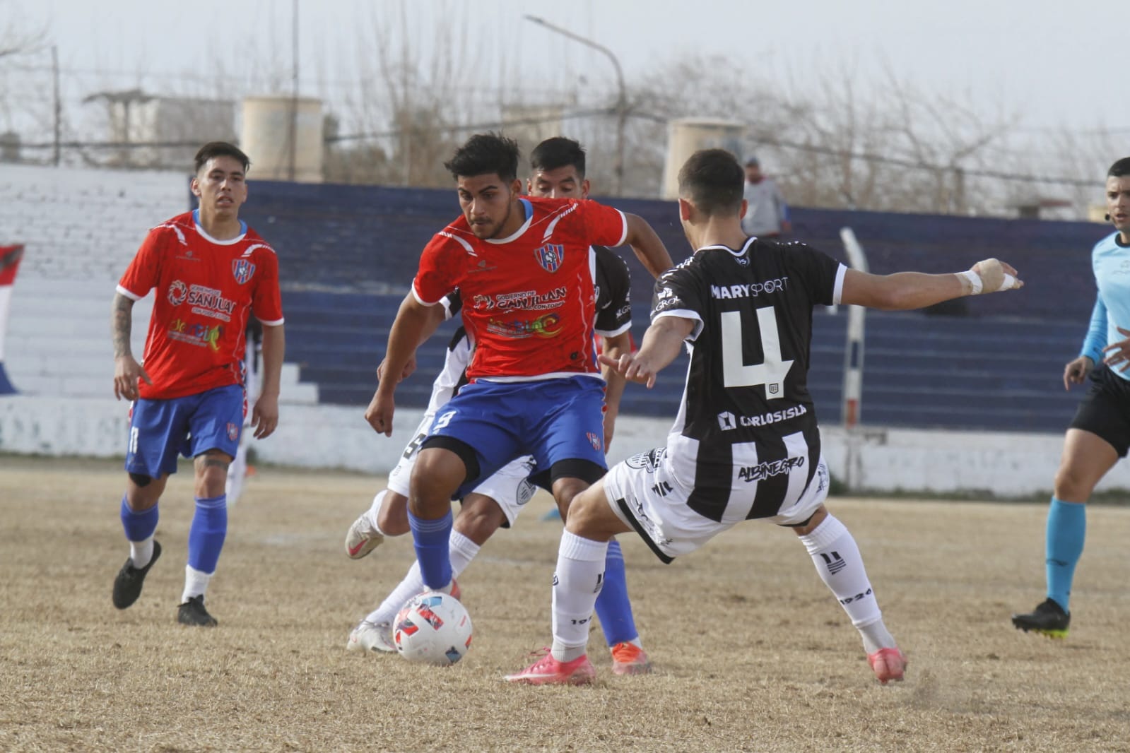 De local, Peñarol perdió 2 a 1 contra Cipolleti