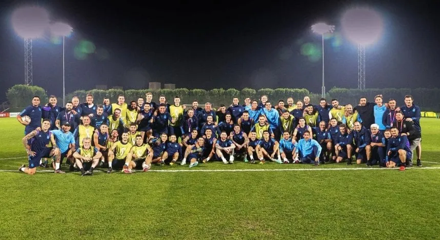 Con aplausos y alegría Argentina entrenó por ultima vez en Qatar