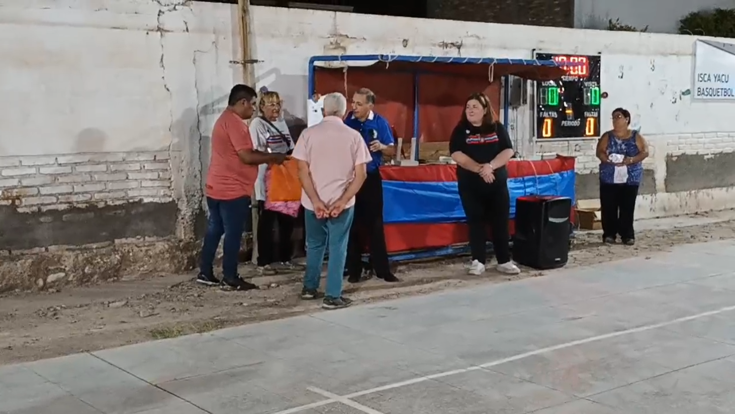 Se puso en marcha el Basquet Local con triunfo y homenaje para un histórico de Isca Yacú