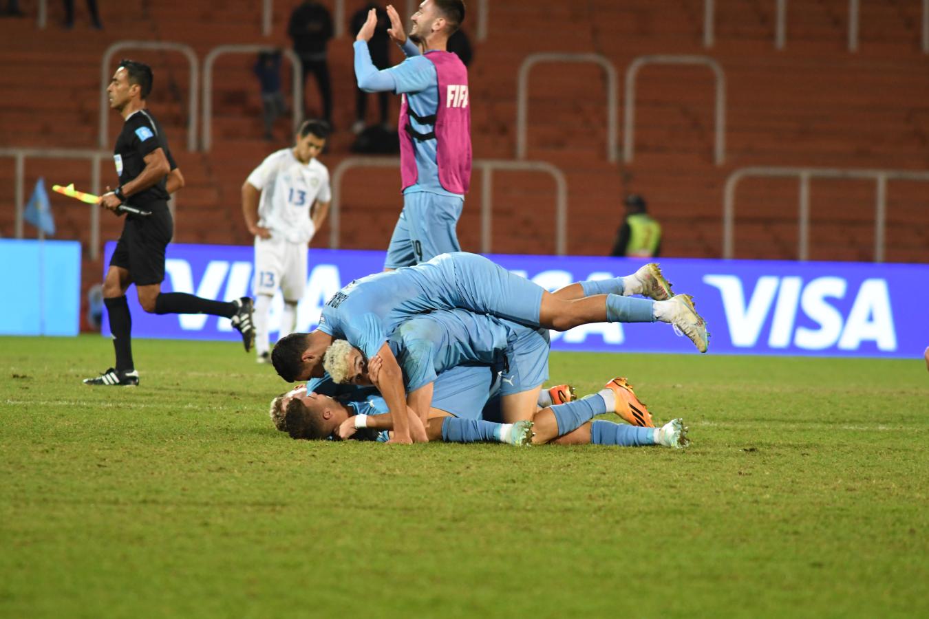 Israel ganó sobre la hora y se metió en cuartos