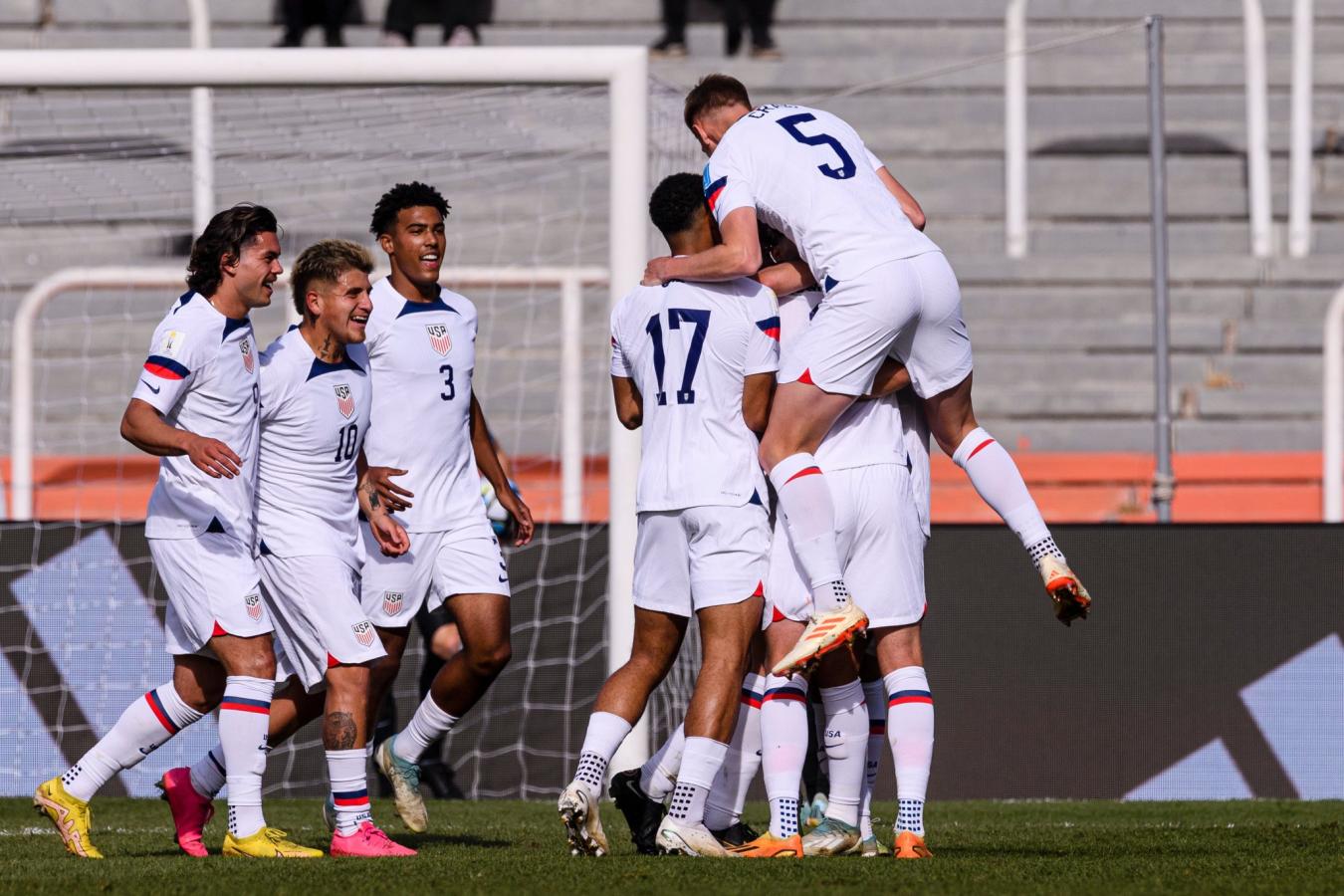Estados Unidos goleó a Nueva Zelanda y esta en Cuartos de Final