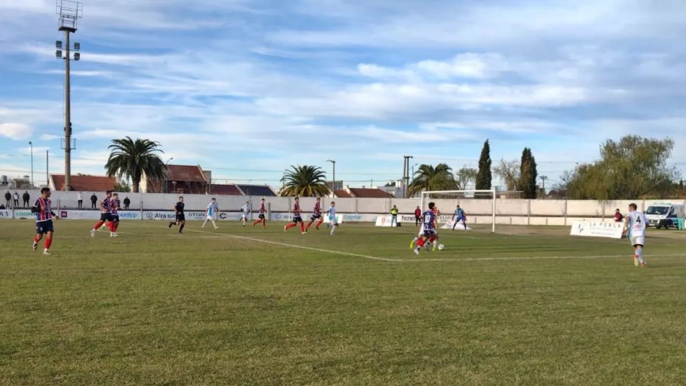 Peñarol sigue en caída libre: esta vez perdió ante Ciudad Bolívar