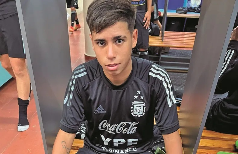 El pibe de La Bebida que juega en River y fue citado por la selección Argentina