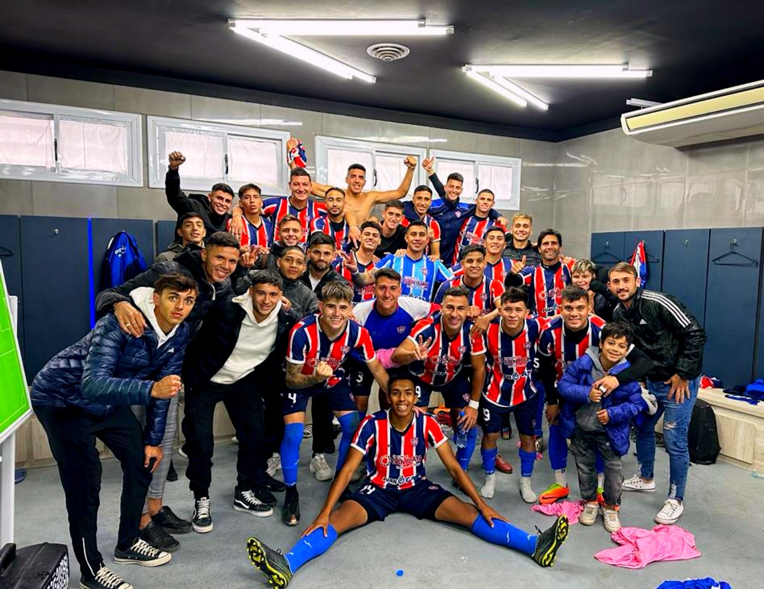 Al borde del descenso: Peñarol no pagó los sueldos y varios jugadores se alejaron