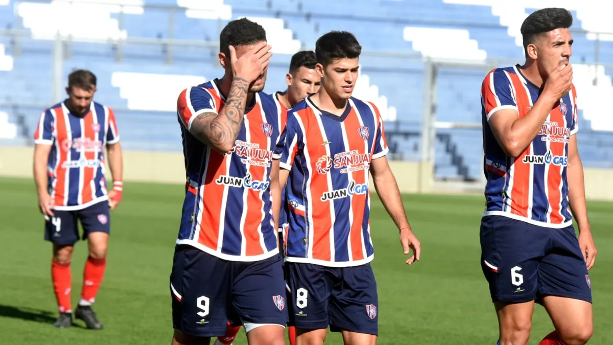 Peñarol fue goleado por 8-2 ante Atenas de Río IV