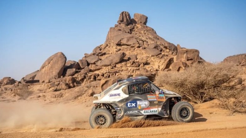 El sanjuanino Sisterna brilla en el Dakar y sigue en el podio general