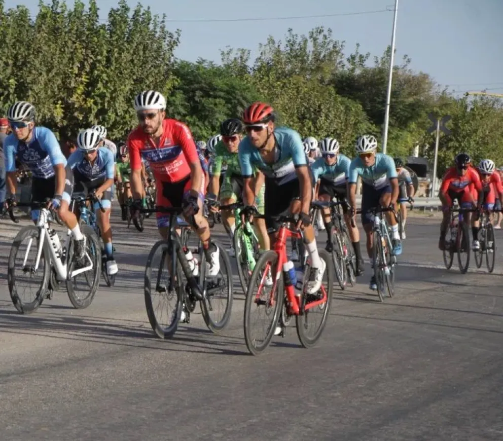 Iván Ruíz gana en el circuito ciclístico «Ciudad de Santa Lucía»