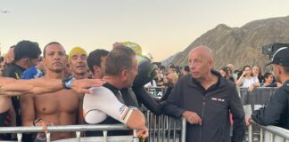 En la imagen, Rubén Sciutto charlando con algunos competidores.