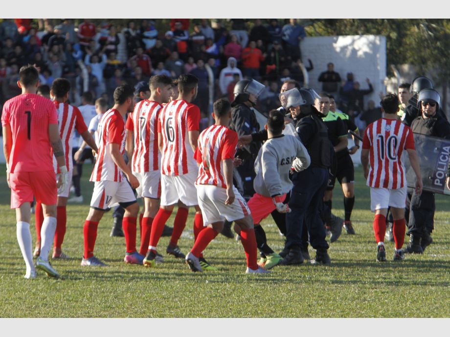 Violencia en el fútbol: el momento de la pelea y abandono de San Martín de Mendoza