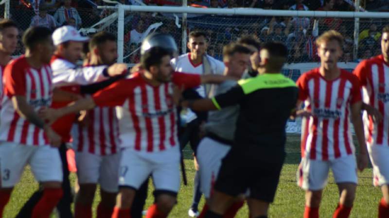 Suspendieron Peñarol – San Martín de Mendoza: jugadores mendocinos increparon al árbitro
